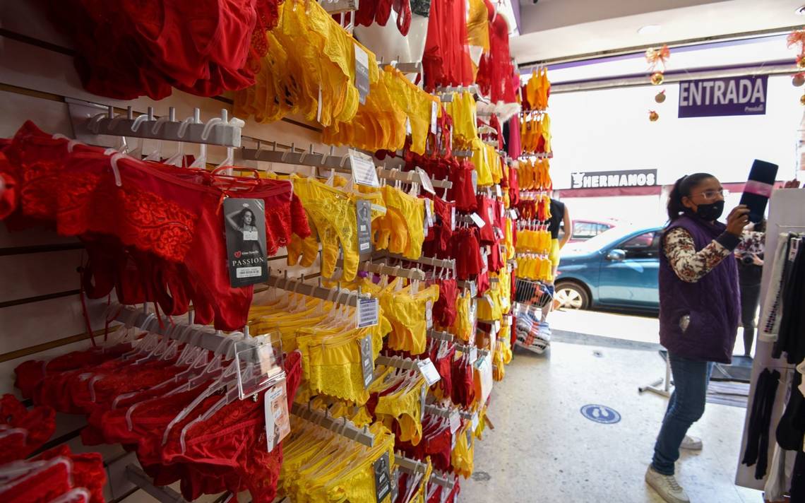 Que significan los colores de la ropa interior en Ano Nuevo aqui te decimos rojo para el amor y amarillo para el dinero Diario de Xalapa Noticias Locales Policiacas sobre